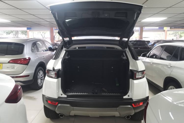 Used Land Rover Range Evoque 2018 240 PS SE Smart Brilliance Edition Trunk