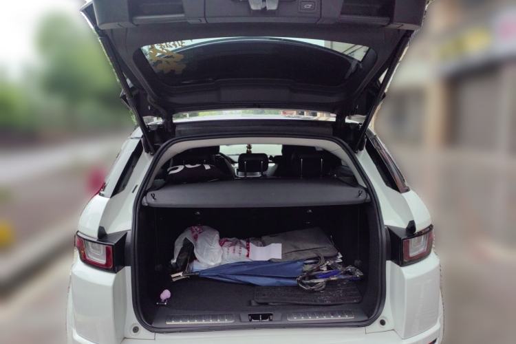 Used Land Rover Range Evoque 2018 240 PS SE DYNAMIC Smart Edition Trunk