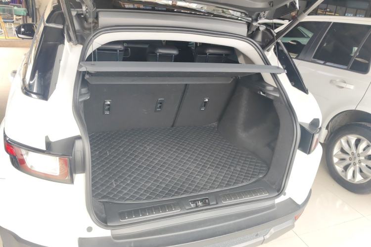 Used Land Rover Range Evoque 2018 240 PS SE Smart Brilliance Edition Trunk