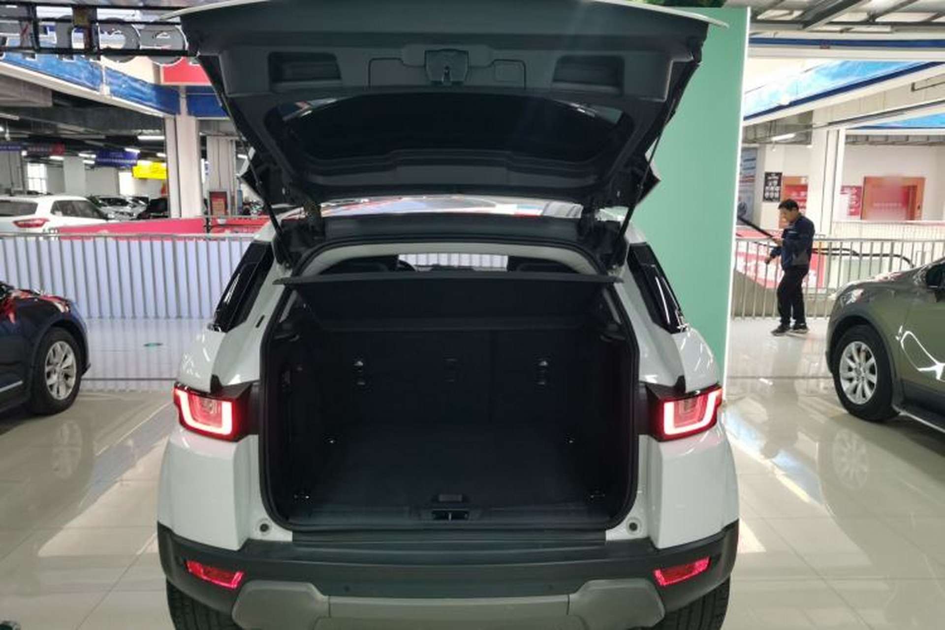 Used Land Rover Range Evoque 2018 240PS PURE Style Edition Trunk