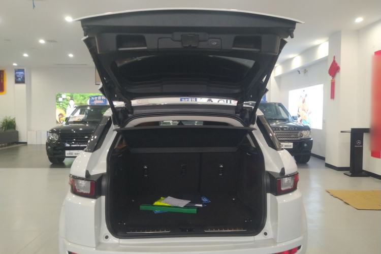 Used Land Rover Range Evoque 2018 240 PS SE DYNAMIC Smart Edition Trunk