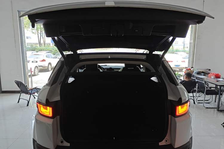 Used Land Rover Range Evoque 2018 240PS PURE Style Edition Trunk