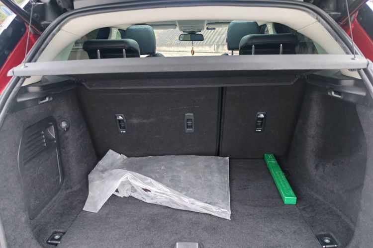 Used Land Rover Range Evoque 2018 240 PS SE Smart Brilliance Edition Trunk