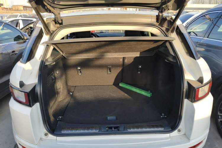 Used Land Rover Range Evoque 2018 240 PS SE DYNAMIC Smart Edition Trunk
