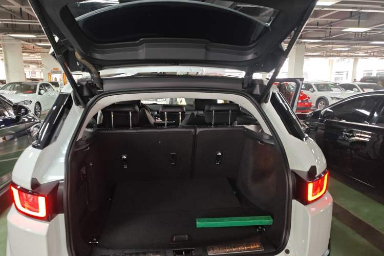 Used Land Rover Range Evoque 2018 240 PS SE Smart Brilliance Edition Trunk
