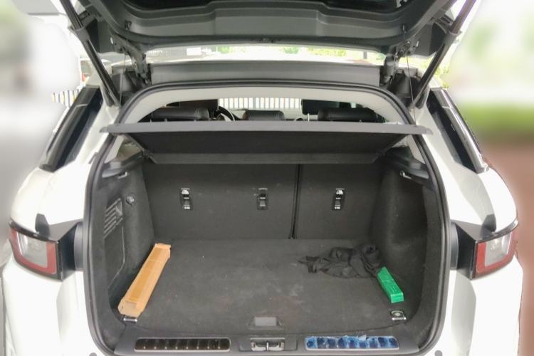 Used Land Rover Range Evoque 2018 240 PS SE DYNAMIC Smart Edition Trunk