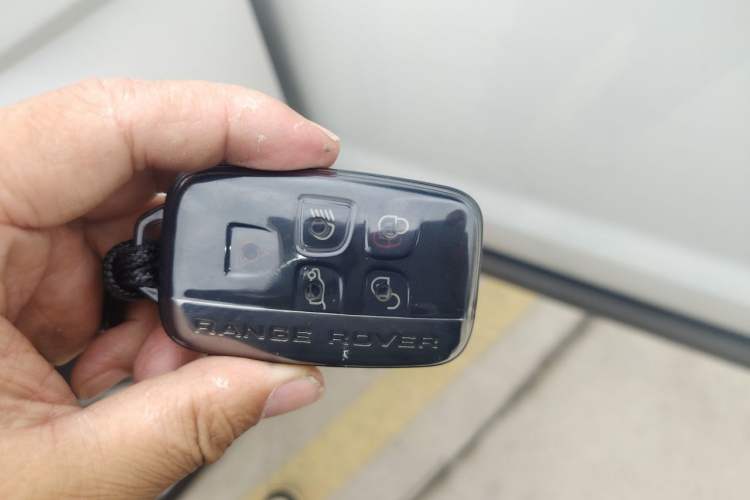 Used Land Rover Range Evoque 2018 240 PS SE Smart Brilliance Edition Vehicle Key