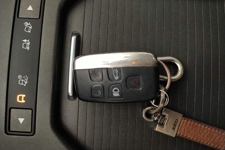 Used Land Rover Range Evoque 2018 240PS PURE Style Edition Vehicle Key