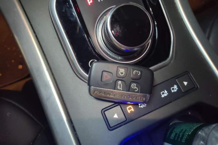Used Land Rover Range Evoque 2018 240 PS SE Smart Brilliance Edition Vehicle Key