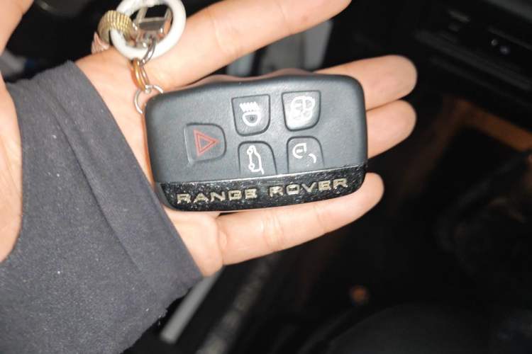Used Land Rover Range Evoque 2018 240 PS SE Smart Brilliance Edition Vehicle Key