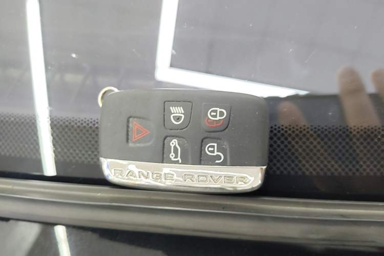 Used Land Rover Range Evoque 2018 240 PS SE DYNAMIC Smart Edition Vehicle Key