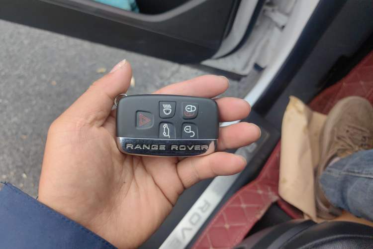 Used Land Rover Range Evoque 2018 240 PS SE Smart Brilliance Edition Vehicle Key