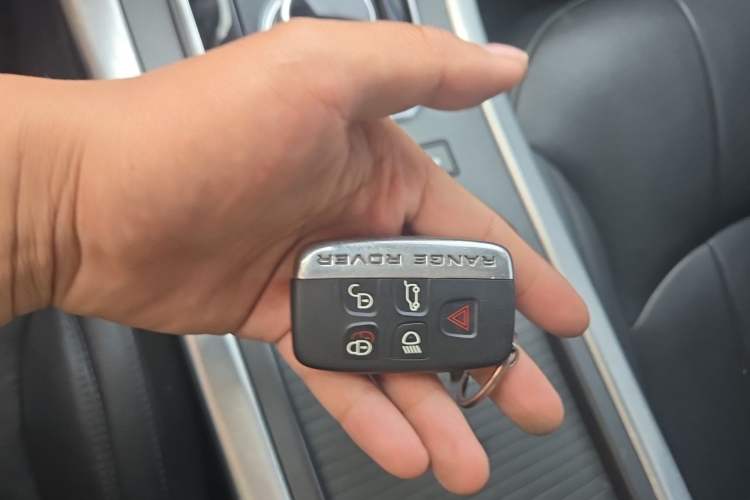 Used Land Rover Range Evoque 2018 240 PS SE Smart Brilliance Edition Vehicle Key