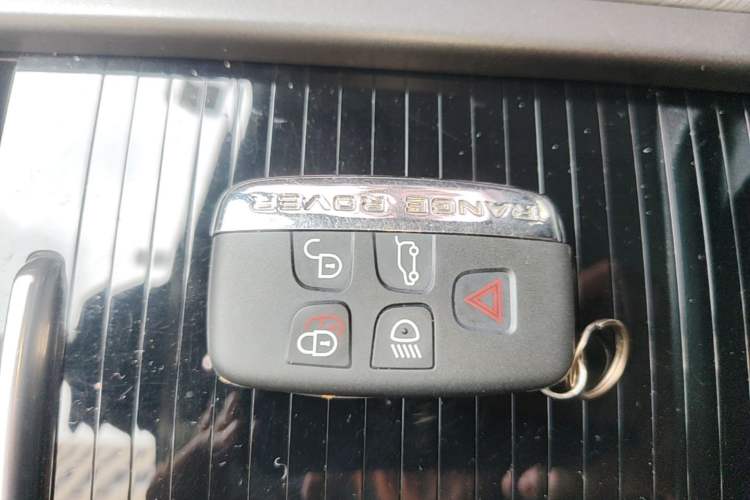 Used Land Rover Range Evoque 2018 240 PS SE DYNAMIC Smart Edition Vehicle Key