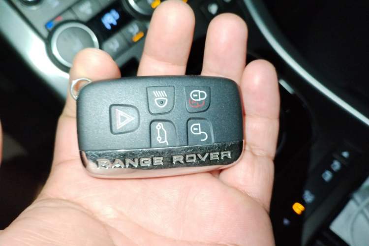 Used Land Rover Range Evoque 2018 240 PS SE DYNAMIC Smart Edition Vehicle Key