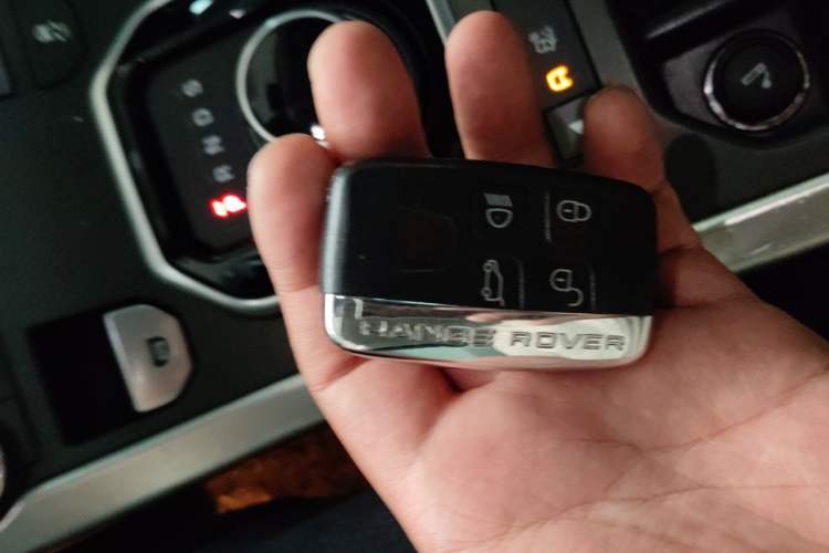 Used Land Rover Range Evoque 2018 240 PS SE DYNAMIC Smart Edition Vehicle Key