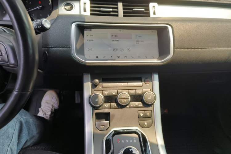 Used Land Rover Range Evoque 2018 240 PS HSE DYNAMIC All-Wheel Drive Edition Audio And AC Panel