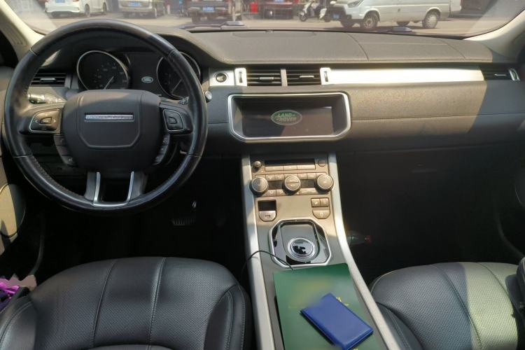 Used Land Rover Range Evoque 2018 240 PS HSE DYNAMIC All-Wheel Drive Edition Center Console