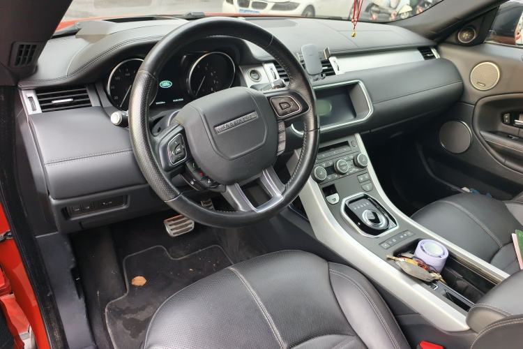 Used Land Rover Range Evoque 2018 240 PS HSE DYNAMIC Convertible Center Console
