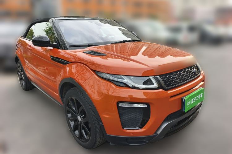 Used Land Rover Range Evoque 2018 240 PS HSE DYNAMIC Convertible Front Right 45 Deg