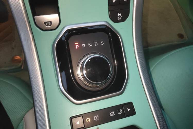 Used Land Rover Range Evoque 2018 240 PS HSE DYNAMIC Convertible Gear Lever