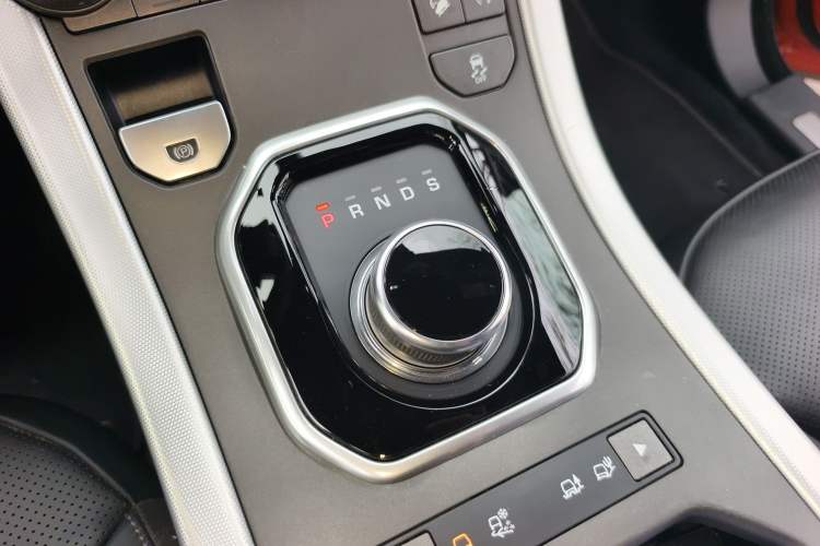 Used Land Rover Range Evoque 2018 240 PS HSE DYNAMIC Convertible Gear Lever
