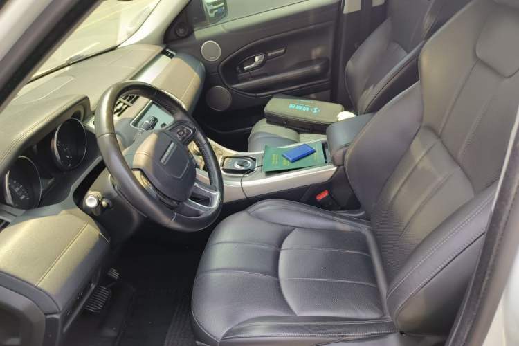 Used Land Rover Range Evoque 2018 240 PS HSE DYNAMIC All-Wheel Drive Edition Left Front Seat