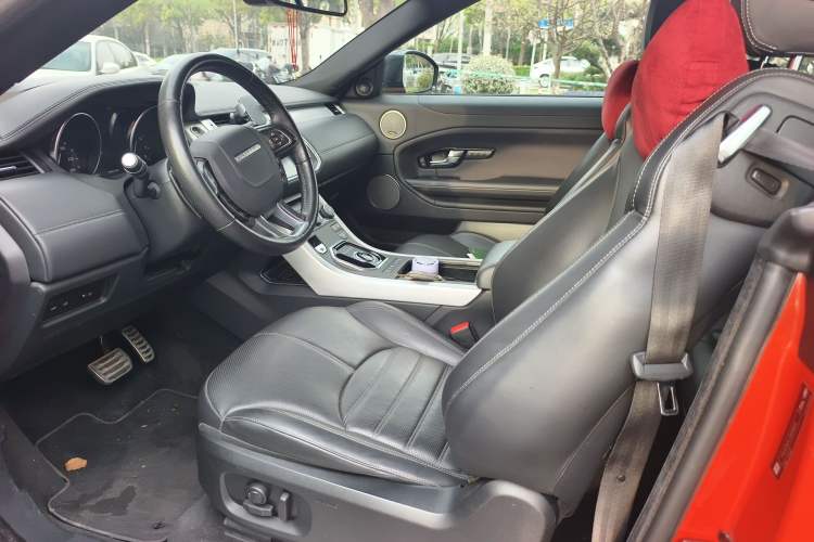 Used Land Rover Range Evoque 2018 240 PS HSE DYNAMIC Convertible Left Front Seat