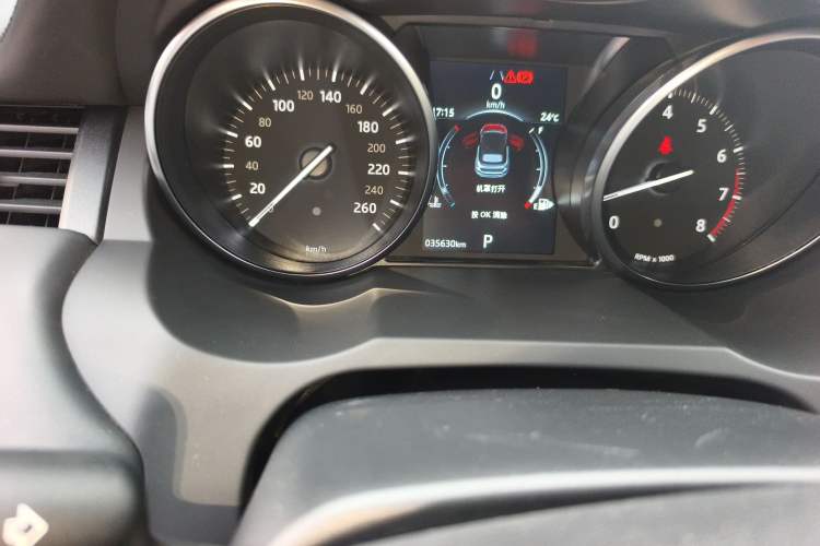 Used Land Rover Range Evoque 2018 240 PS HSE DYNAMIC Convertible Odometer Close Up