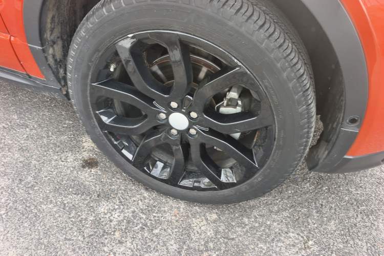 Used Land Rover Range Evoque 2018 240 PS HSE DYNAMIC Convertible Right Front Wheel Hub