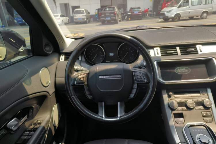 Used Land Rover Range Evoque 2018 240 PS HSE DYNAMIC All-Wheel Drive Edition Steering Wheel