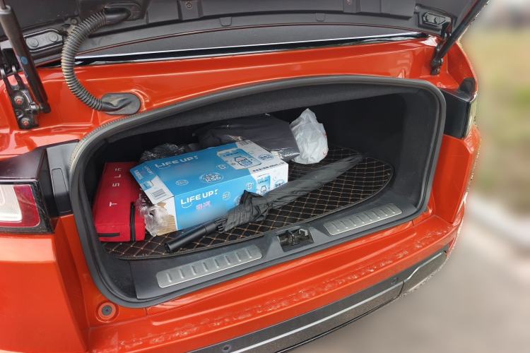 Used Land Rover Range Evoque 2018 240 PS HSE DYNAMIC Convertible Trunk