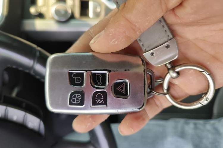 Used Land Rover Range Evoque 2018 240 PS HSE DYNAMIC All-Wheel Drive Edition Vehicle Key