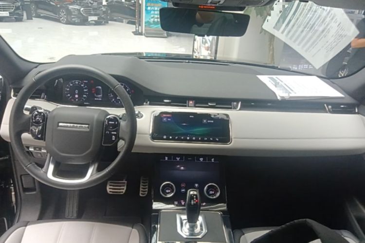 Used Land Rover Range Evoque 2020 249 PS R-DYNAMIC SE Sport Technology Edition Center Console