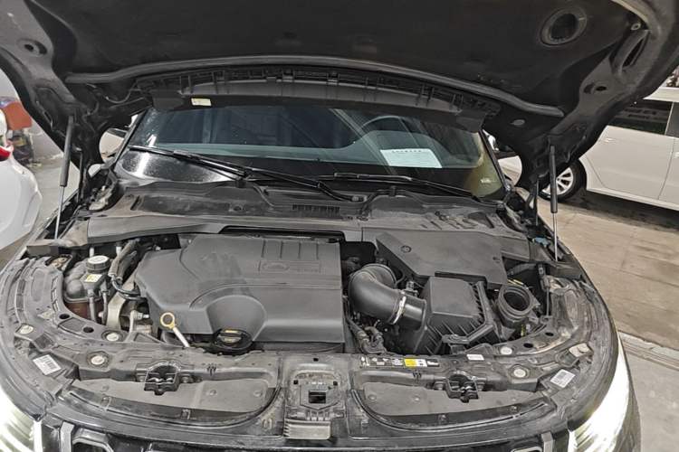 Used Land Rover Range Evoque 2020 249 PS R-DYNAMIC S Sport Edition Engine Bay