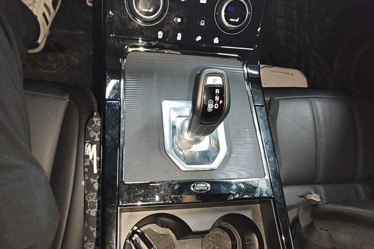 Used Land Rover Range Evoque 2020 249 PS R-DYNAMIC S Sport Edition Gear Lever