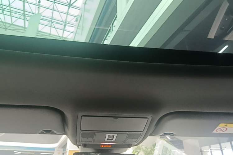 Used Land Rover Range Evoque 2020 249 PS R-DYNAMIC SE Sport Technology Edition Headliner