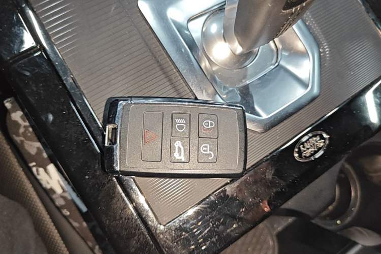 Used Land Rover Range Evoque 2020 249 PS R-DYNAMIC S Sport Edition Interior 1