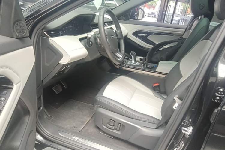 Used Land Rover Range Evoque 2020 249 PS R-DYNAMIC SE Sport Technology Edition Left Front Seat