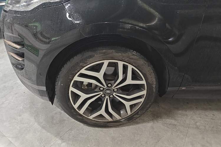 Used Land Rover Range Evoque 2020 249 PS R-DYNAMIC S Sport Edition Left Front Wheel Hub