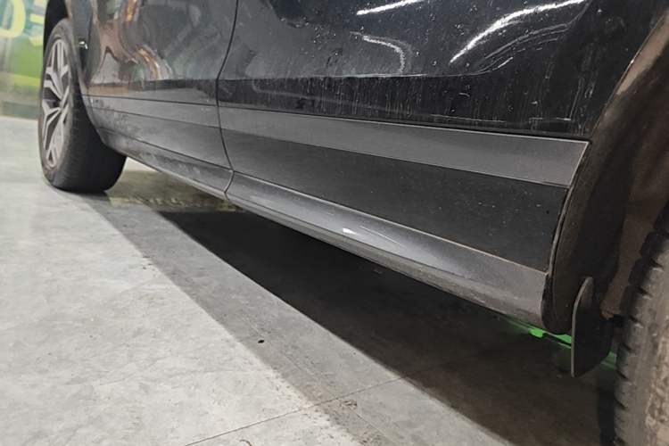 Used Land Rover Range Evoque 2020 249 PS R-DYNAMIC S Sport Edition Left Side Sill