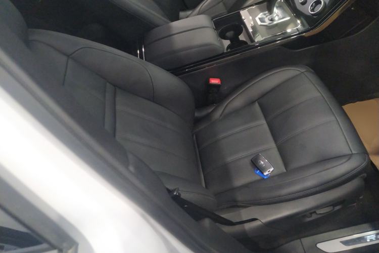 Used Land Rover Range Evoque 2020 249 PS R-DYNAMIC S Sport Edition Right Front Seat