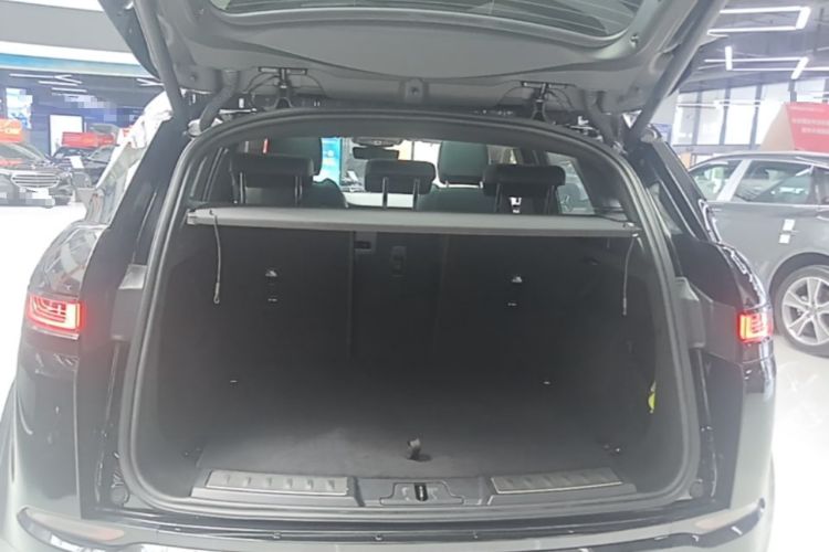 Used Land Rover Range Evoque 2020 249 PS R-DYNAMIC SE Sport Technology Edition Trunk