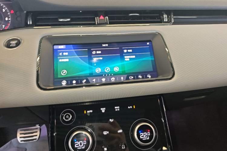 Used Land Rover Range Evoque 2020 249 PS R-DYNAMIC S Black Edition Sport Version Audio And AC Panel