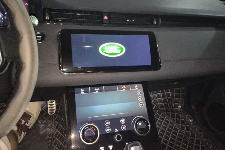 Used Land Rover Range Evoque 2020 249 PS R-DYNAMIC SE Sport Technology Edition Audio And AC Panel