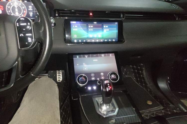 Used Land Rover Range Evoque 2020 249 PS R-DYNAMIC SE Sport Technology Edition Audio And AC Panel