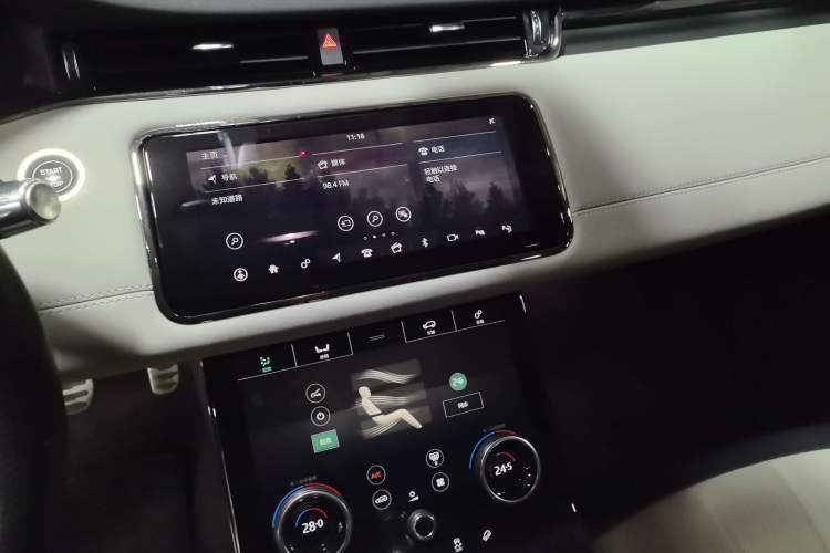 Used Land Rover Range Evoque 2020 249 PS R-DYNAMIC SE Sport Technology Edition Audio And AC Panel