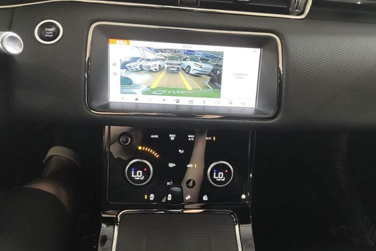 Used Land Rover Range Evoque 2020 249 PS R-DYNAMIC S Sport Edition Audio And AC Panel