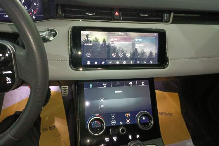 Used Land Rover Range Evoque 2020 249 PS R-DYNAMIC S Blackened Sport Technology Edition Audio And AC Panel