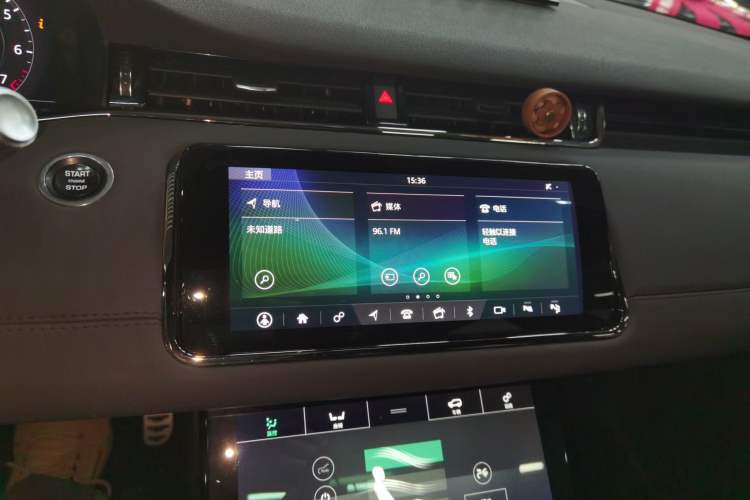 Used Land Rover Range Evoque 2020 249 PS R-DYNAMIC SE Sport Technology Edition Audio And AC Panel